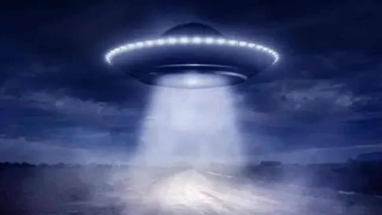 سفينة استطلاع متطورة.. بروفيسور من جامعة هارفارد يكشف حقيقة الجسم الفضائي الغامض